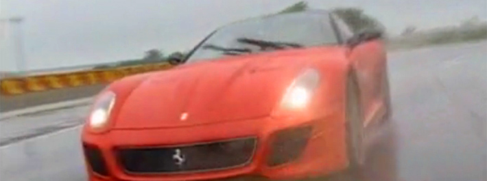 Ferrari 599 GTO na vodě